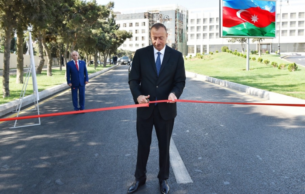 President Ilham Aliyev reviewed the reconstruction work on several streets in Baku VIDEO
