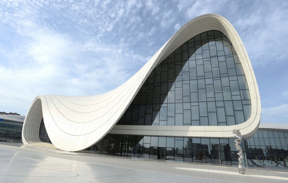 Werk von Tony Cragg in der Dauerausstellung von Heydar Aliyev Center VIDEO