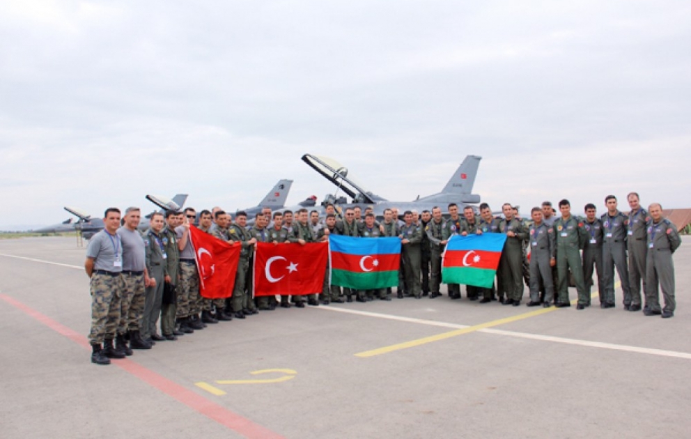 Le nouveau groupe d'engins aériens turcs arrive en Azerbaïdjan pour participer aux exercices militaires baptisés «L'Aigle TurAz-2015» VIDEO