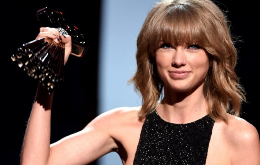 MTV Video Music Awards: Taylor Swift picks up four prizes VIDEO