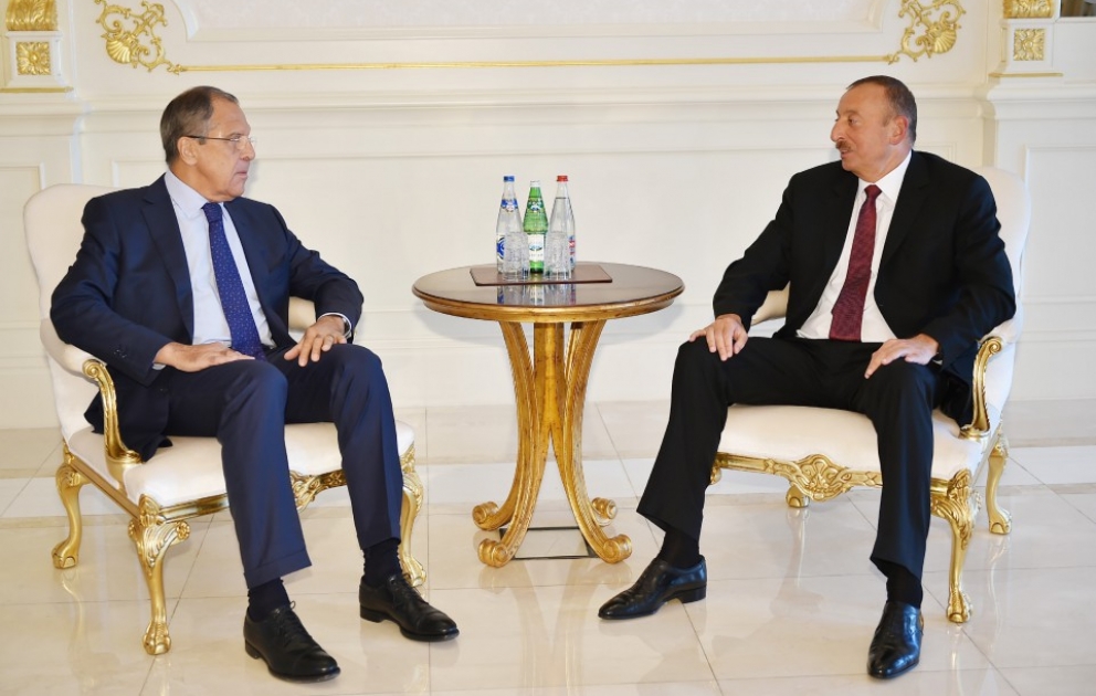 Aserbaidschans Präsident Ilham Aliyev hat den russischen Außenminister Sergej Lawrow empfangen VIDEO