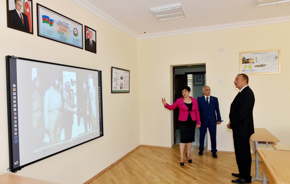 Prezident İlham Əliyev Bakının Səbail rayonundakı 189-190 nömrəli orta məktəbdə yaradılan şəraitlə tanış olub VİDEO