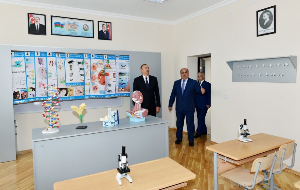 Paytaxtın Yasamal rayonundakı Fizika, Riyaziyyat və İnformatika Təmayüllü Liseyin binası əsaslı surətdə yenidən qurulub Prezident İlham Əliyev görülən işlərlə tanış olub VİDEO