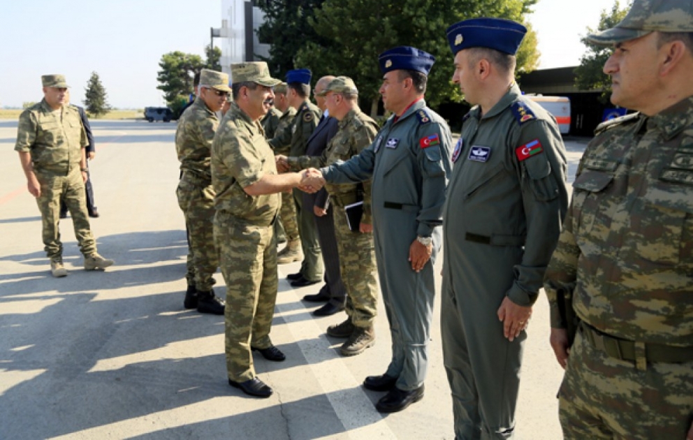 Le ministre de la Défense a rencontré les militaires participant aux exercices «L'Aigle TurAz-2015» VIDEO