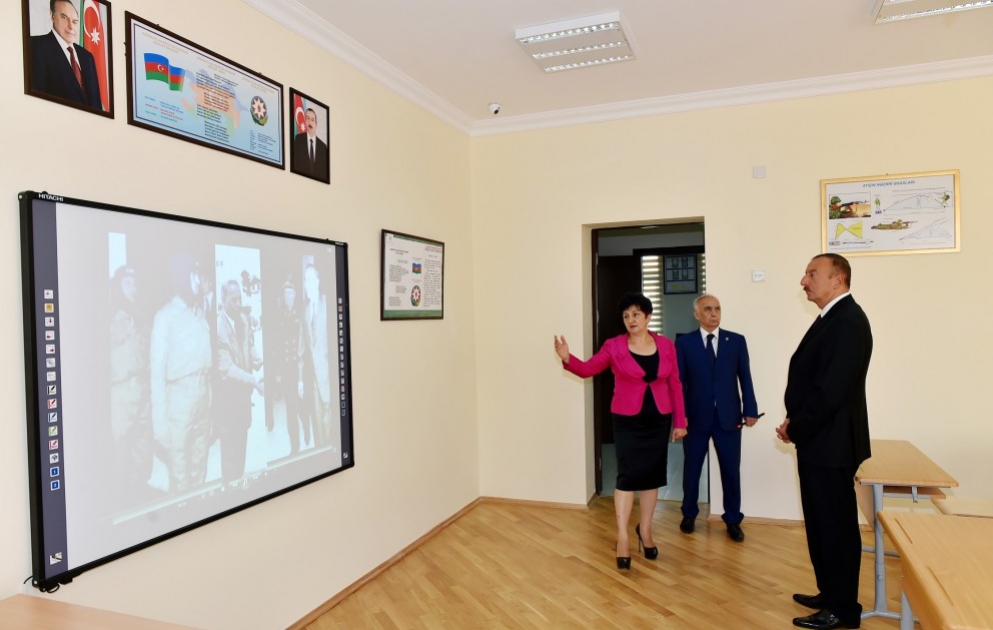 Le président Ilham Aliyev a visité l'école №189-190 à Bakou après les travaux de reconstruction VIDEO
