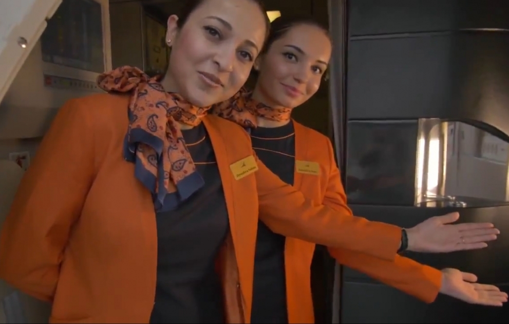 AZAL объявил прием документов среди девушек на должность бортпроводника ВИДЕО