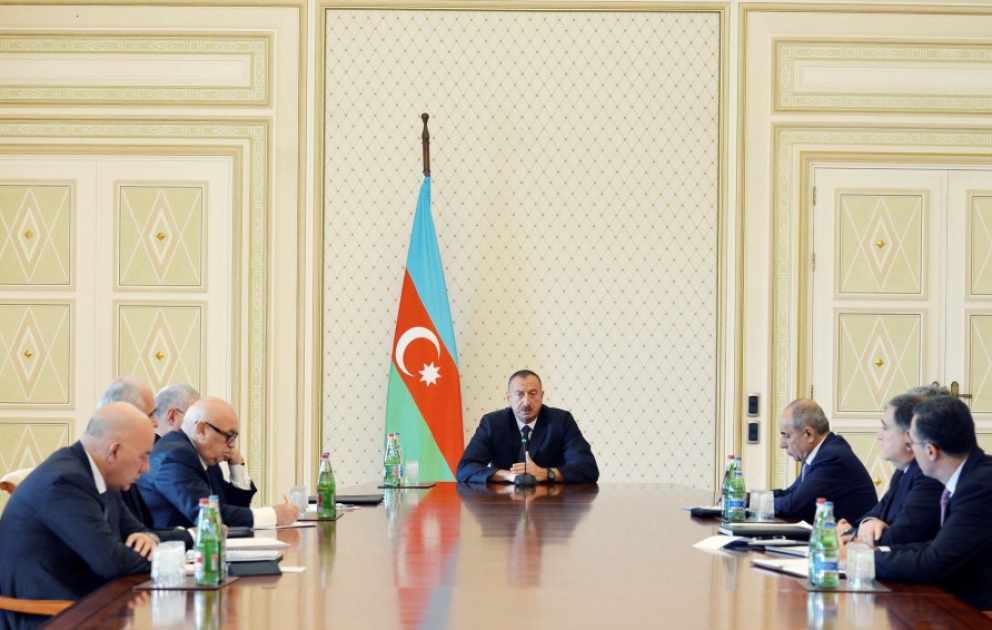 President Ilham Aliyev chaired a meeting on economic issues and preparation of the State Budget for 2016 VIDEO
