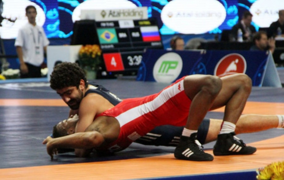 Two Azerbaijani wrestlers earn Olympic berths VIDEO