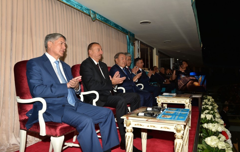 Le président Ilham Aliyev a assisté à un spectacle consacré au 550e anniversaire du Khanat kazakh VIDEO