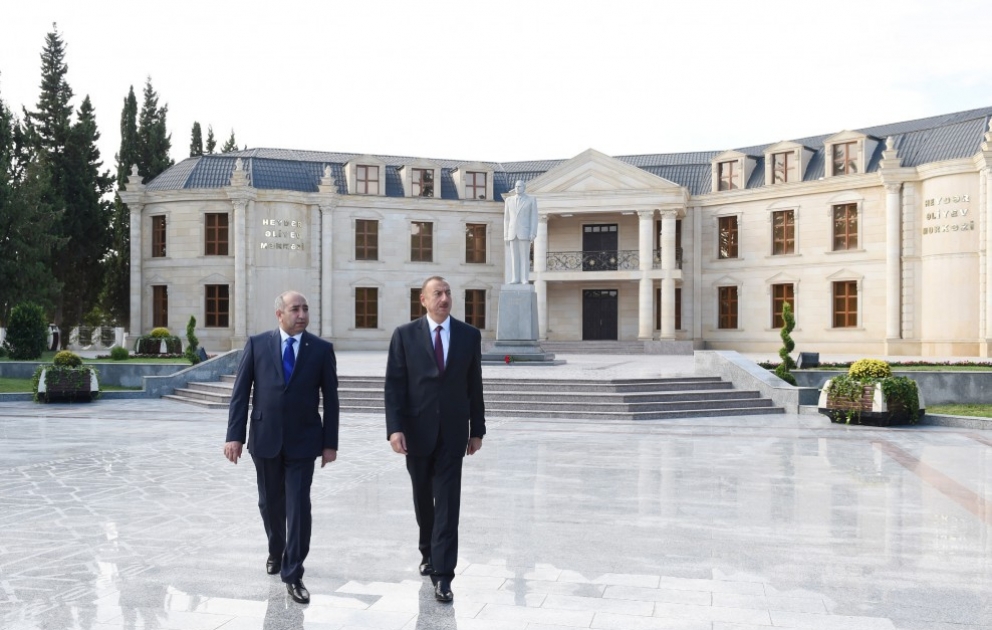 Aserbaidschans Präsident Ilham Aliyev zu einem Besuch im Rayon Kurdamir eingetroffen VIDEO