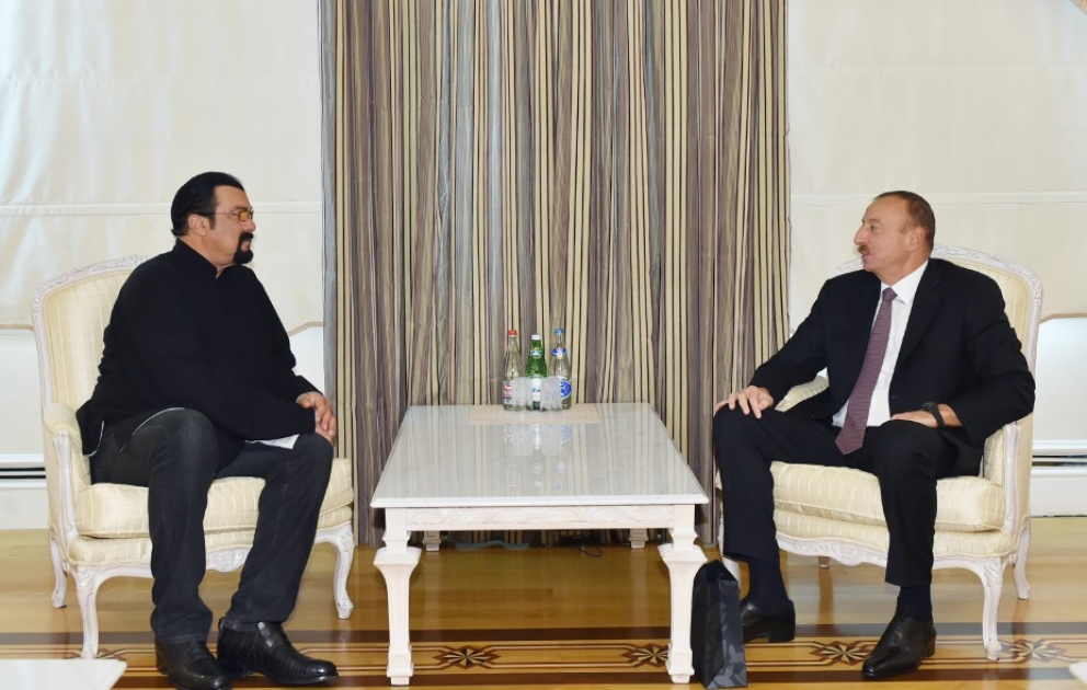 Aserbaidschans Präsident Ilham Aliyev hat den weltberühmte Schauspieler und Filmregisseur Steven Seagal empfangen VIDEO