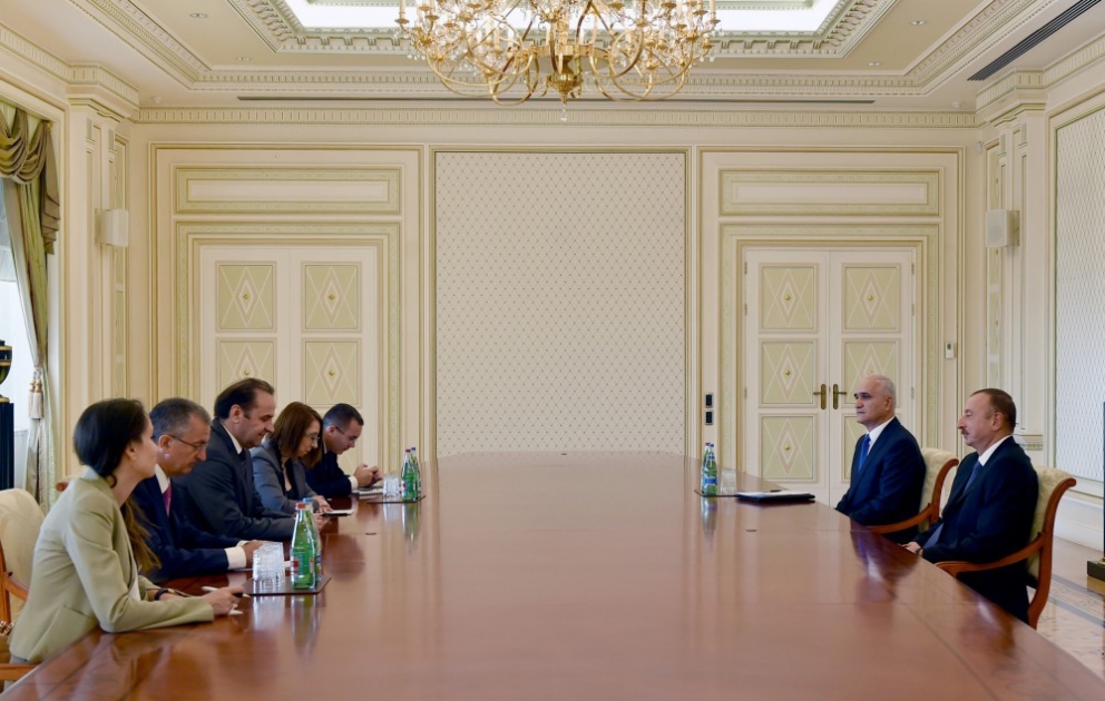 Aserbaidschans Präsident Ilham Aliyev hat eine Delegation um den stellvertretenden Ministerpräsidenten von Serbien empfangen VIDEO