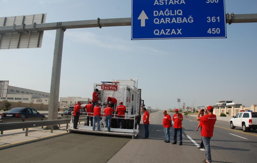 “Azəryolservis” ASC yol təsərrüfatında yeniliyə imza atıb VİDEO