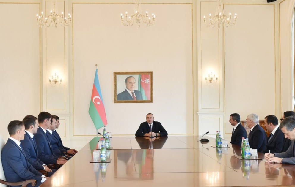 President Ilham Aliyev met with members of Azerbaijan`s national polo team VIDEO