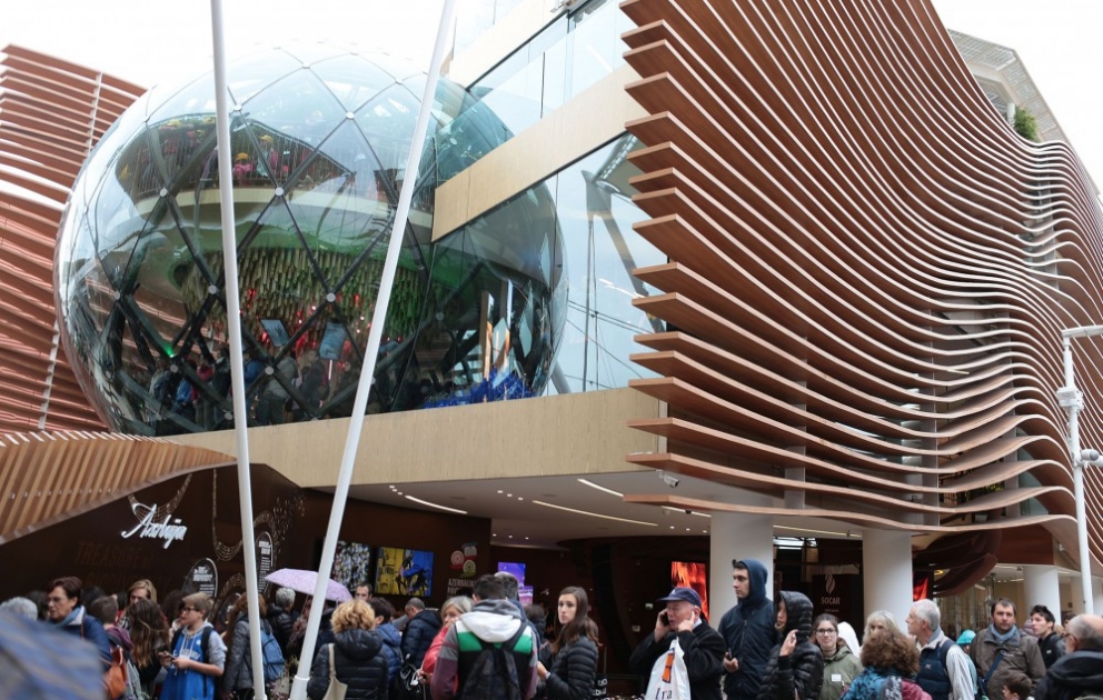 “Milan Expo 2015” Ümumdünya sərgisində futbol üzrə Avropa çempionatının kuboku təqdim edilib VİDEO