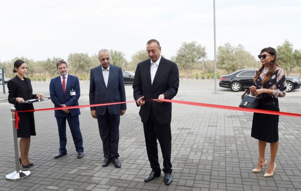 Aserbaidschans Präsident Ilham Aliyev nimmt im Rahmen des Projekts „Khayal Adasi" an der Eröffnung eines internationalen neuen Schulkomplexes SABIS Sun und Golfclubs teil VIDEO