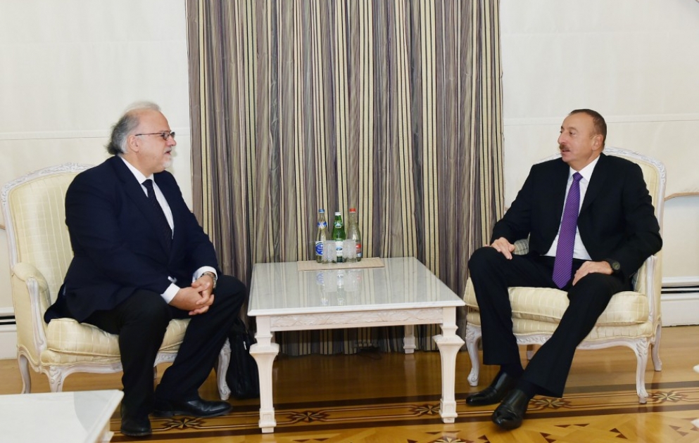 Präsident Ilham Aliyev empfängt den Botschafter Frankreichs zur Beendigung seiner diplomatischen Mission in Aserbaidschan VIDEO