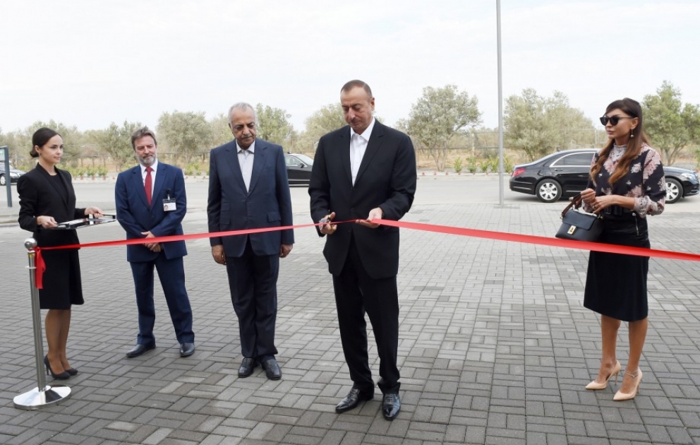 Le président Ilham Aliyev a pris part à l'inauguration du complexe scolaire international SABIS SUN et du club de golf dans le cadre du projet «L'île des rêves» VIDEO