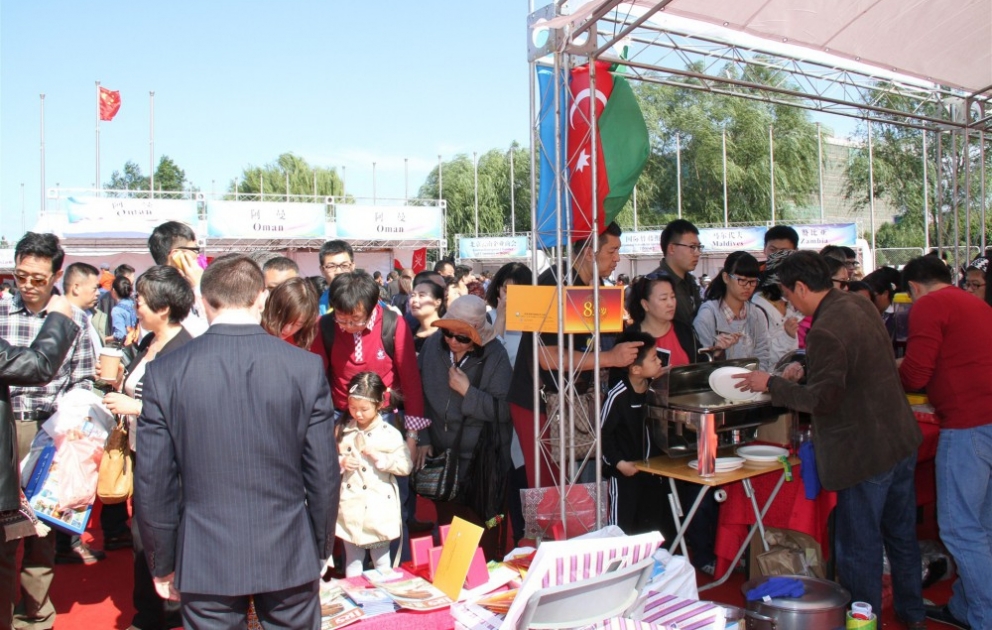 Azerbaijan joins charity sale to aid village teachers in Beijing VIDEO