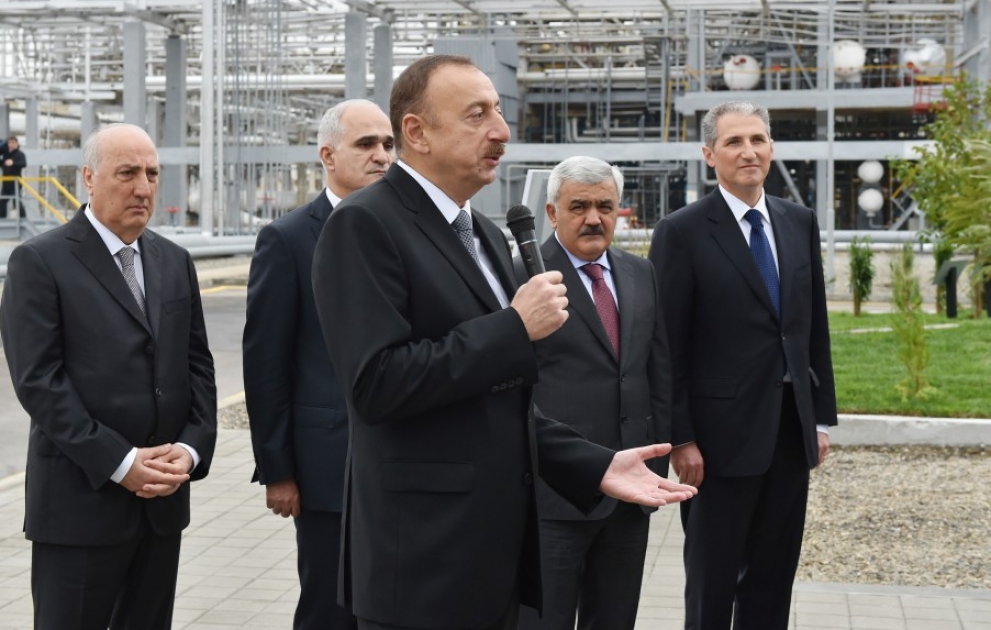 Prezident İlham Əliyev Sumqayıtda etilen-polietilen zavodunda yeni qurğuları işə salıb VİDEO