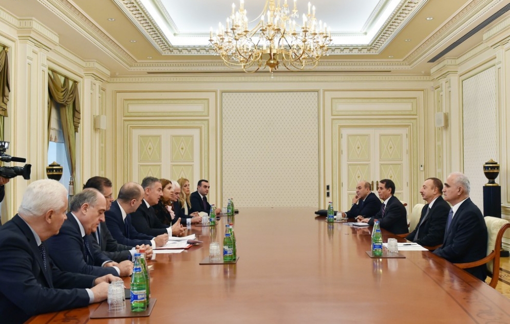 Präsident Ilham Aliyev hat eine Delegation um den montenegrinischen Premier empfangen VIDEO