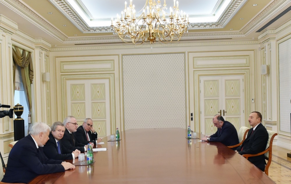 Präsident Ilham Aliyev hat die Ko-Vorsitzenden der OSZE Minsk-Gruppe und den persönlichen Beauftragten des OSZE-Vorsitzes für den Minsk-Prozess empfangen VIDEO
