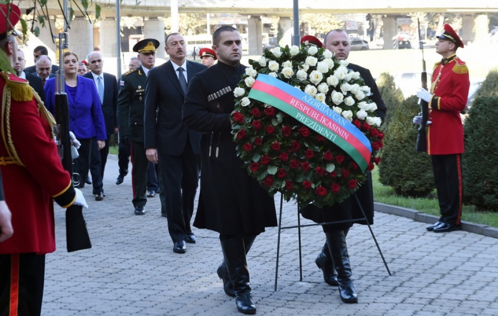 President Ilham Aliyev visited the Heroes Memorial in Tbilisi VIDEO