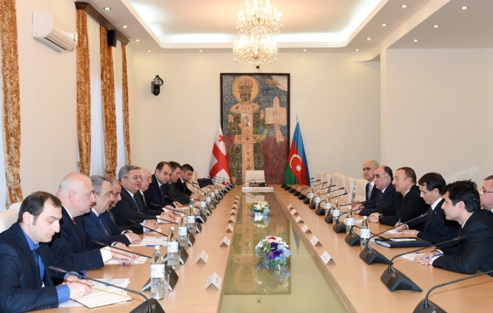 Treffen von Aserbaidschans Präsident Ilham Aliyev trafen mit dem Vorsitzenden des georgischen Parlaments VIDEO