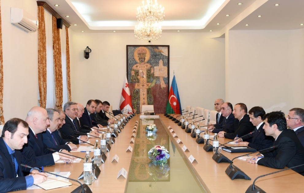 Le président Ilham Aliyev rencontre le président du parlement géorgien VIDEO