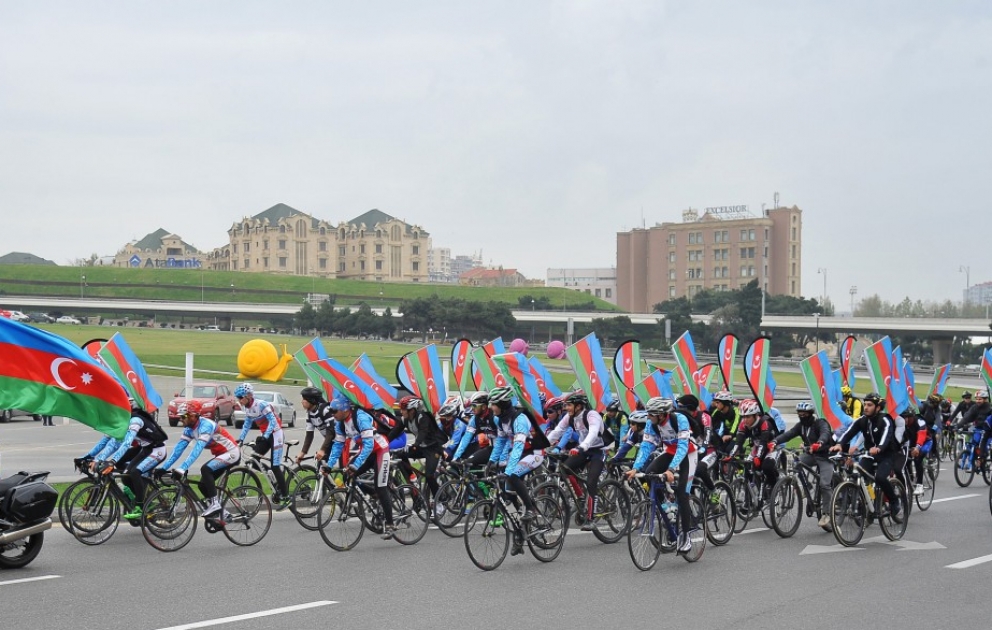 Baku hosts annual bike tour “Our flag – source of pride!” VIDEO