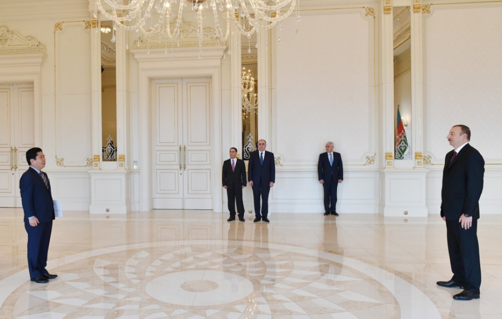 Präsident Ilham Aliyev hat das Beglaubigungsschreiben des neuen ernannten Botschafters der Republik Korea VIDEO