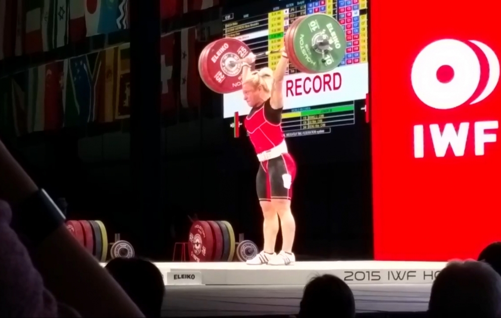 Azərbaycan ağır atleti iki dünya rekordunu yeniləyərək qızıl medal qazanıb VİDEO