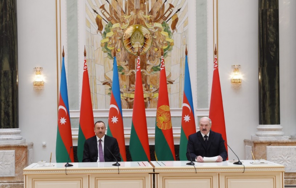 Präsidenten von Aserbaidschan und Belarus treten mit einer Presseerklärung auf VIDEO