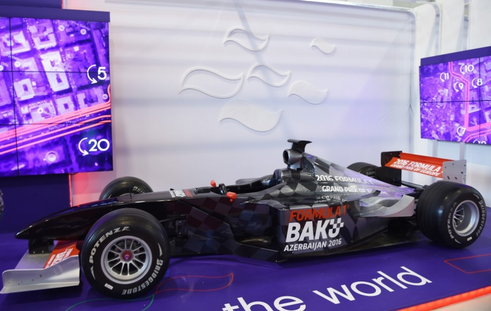 “Formula-1” yarışları ilə bağlı stend ziyarətçilərin böyük marağına səbəb olub VİDEO