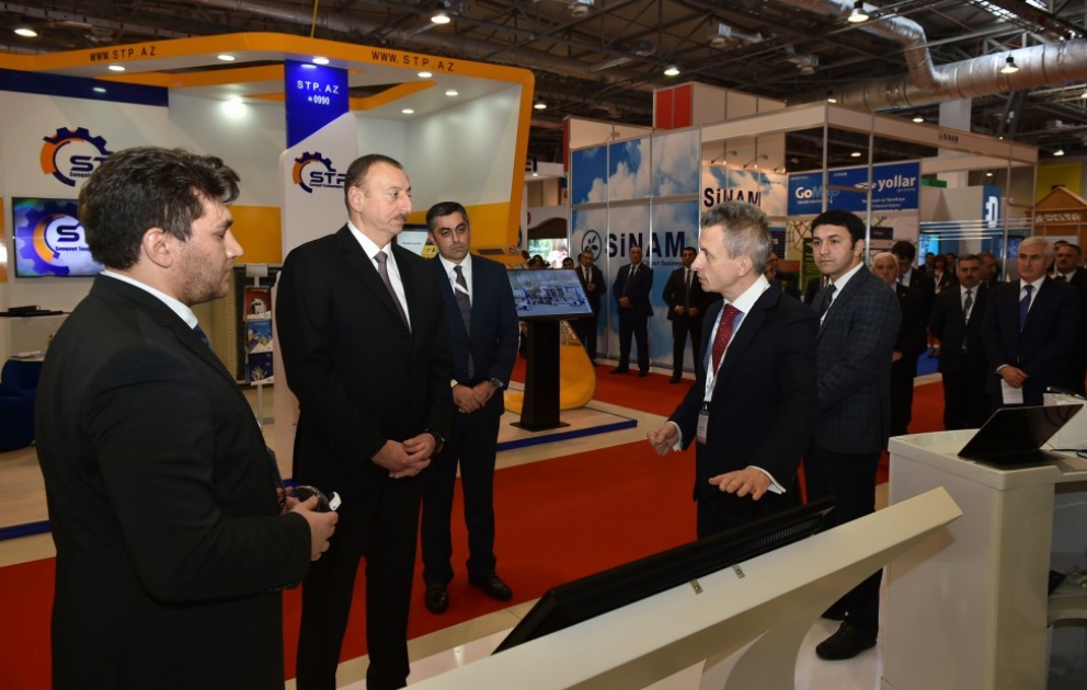 Le président Ilham Aliyev visite BakuTel-2015 VIDEO