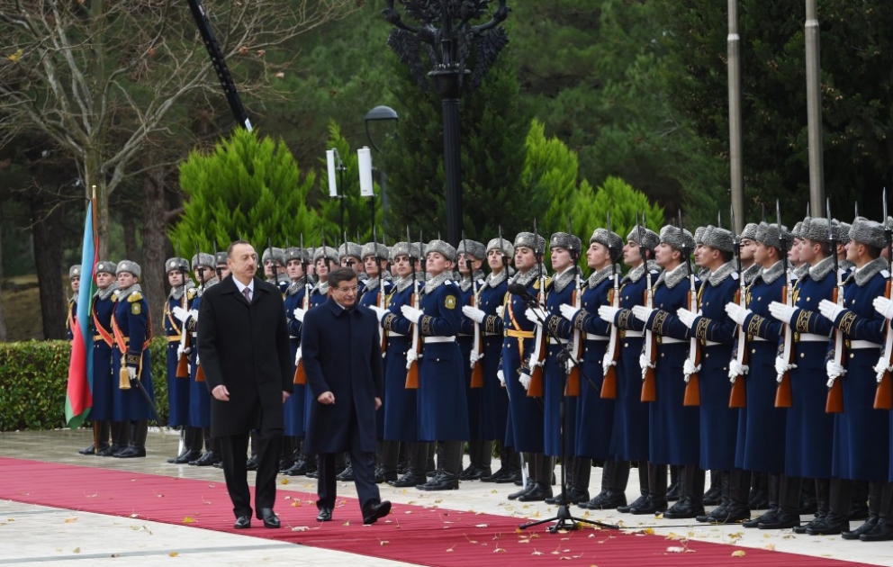Cérémonie d’accueil officiel du Premier ministre turc Ahmet Davutoglu VIDEO