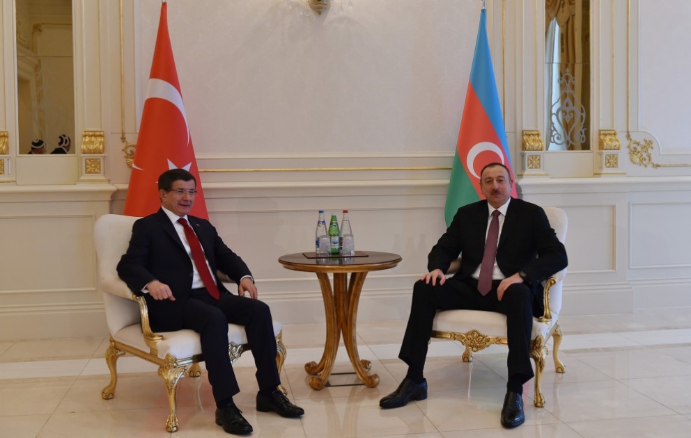 Azərbaycan Prezidenti İlham Əliyevin Türkiyənin Baş naziri Əhməd Davudoğlu ilə təkbətək görüşü VİDEO