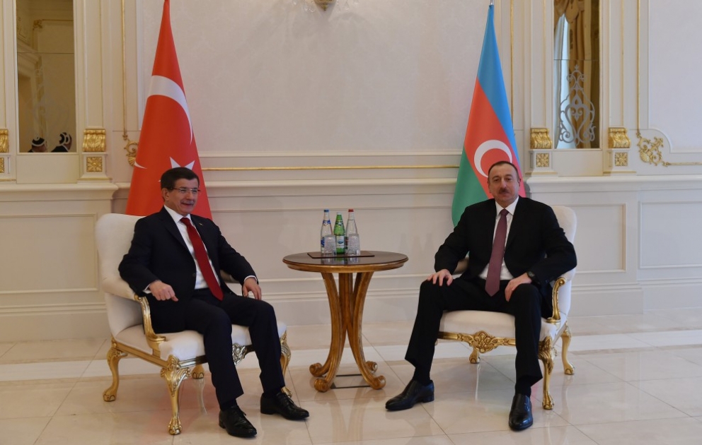 Treffen des aserbaidschanischen Präsidenten und türkischen Premierministers unter vier Augen VIDEO