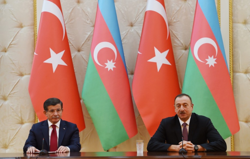 Aserbaidschans Präsident und türkischer Premierminister treten mit einer Presseerklärung auf VIDEO
