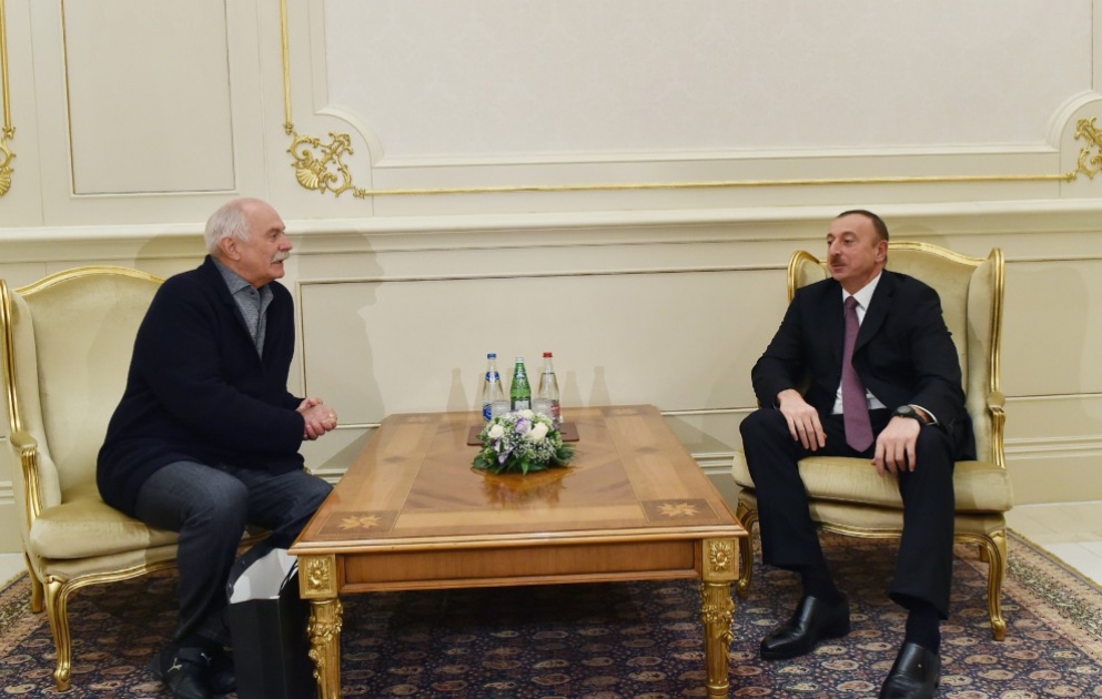 Президент Азербайджана Ильхам Алиев принял председателя Союза кинематографистов России ВИДЕО