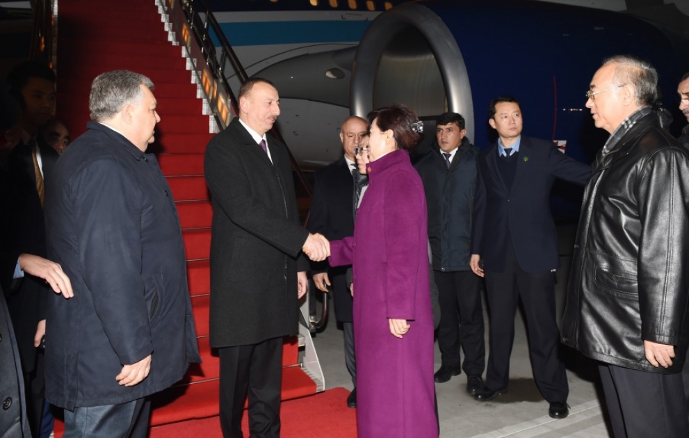 Aserbaidschans Präsident Ilham Aliyev ist zu Staatsbesuch in China VIDEO