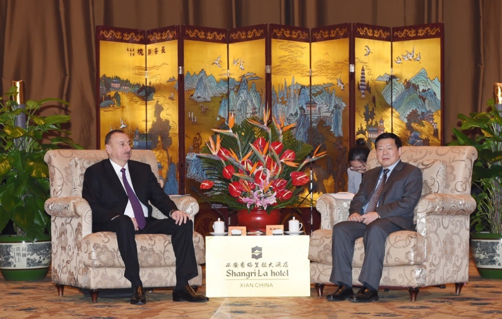 Treffen von Aserbaidschans Präsident mit Gouverneur chinesischer Provinz Shaanxi VIDEO