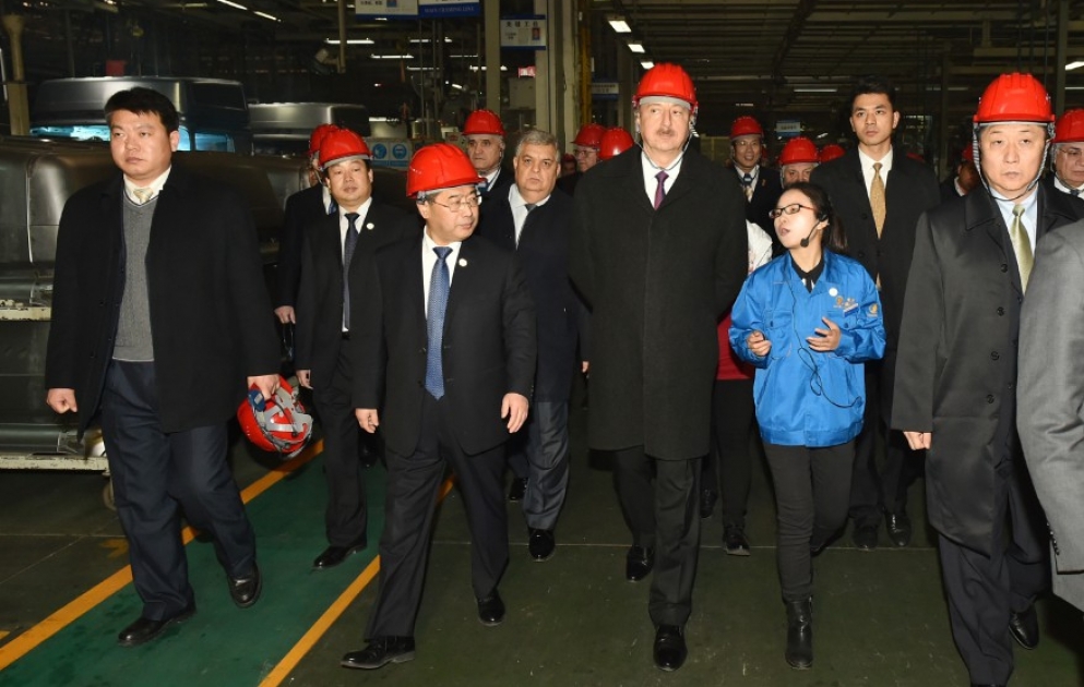 Le président Ilham Aliyev visite l'Usine automobile de Shaanxi à Xi’an VIDEO