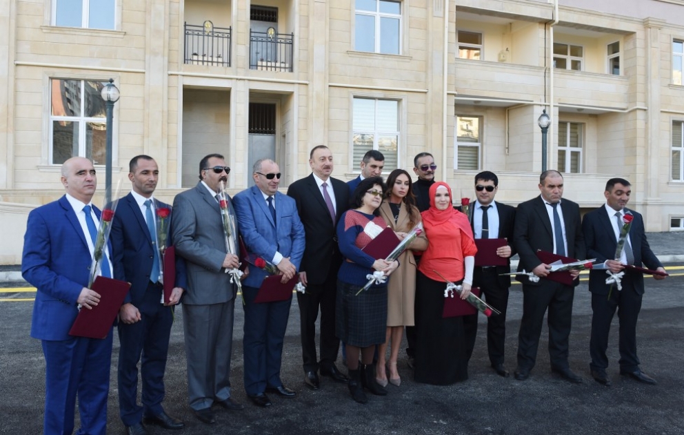 Präsident Ilham Aliyev nimmt an der Eröffnung eines neuen Wohngebäudes für Sehbehinderten VIDEO