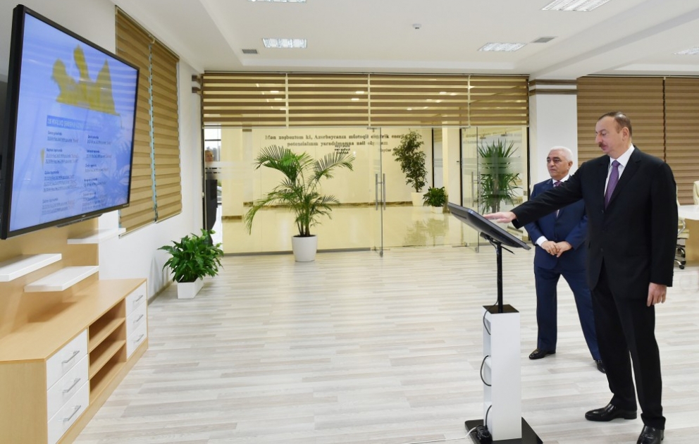 Präsident Ilham Aliyev weiht eine Reihe von Umspannstationen im Khazar Rayon von Baku ein VIDEO
