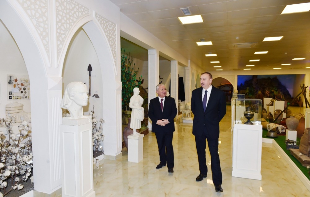 Le président Ilham Aliyev inaugure une cité vétérinaire VIDEO