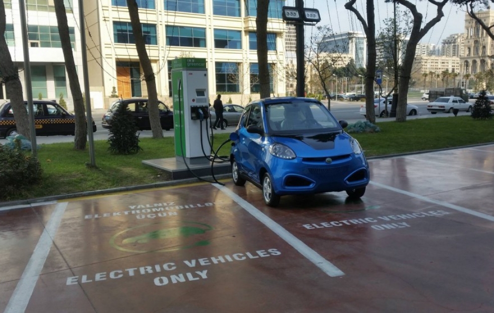 "GreenCar" installiert eine weitere Stromtankstelle in Baku VIDEO