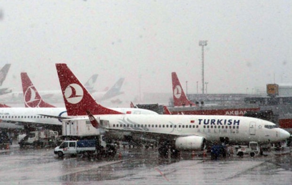 Fırtınalı hava şəraiti ilə əlaqədar İstanbul-Bakı aviareysi təxirə salınıb VİDEO