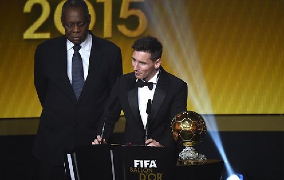 Lionel Messi FİFA-nın “Qızıl Top” mükafatını qazanıb VİDEO