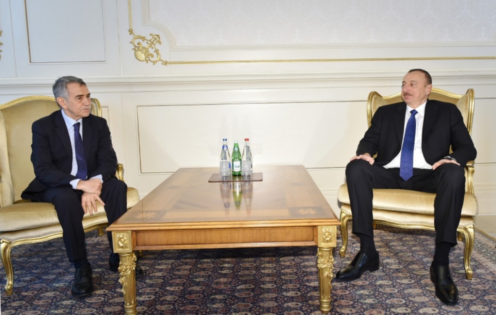 Prezident İlham Əliyev Əlcəzairin Azərbaycanda yeni təyin olunmuş səfirinin etimadnaməsini qəbul edib VİDEO